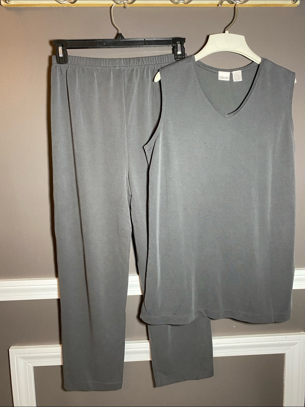 Cherokee Grey Sleeveless V-Neck Top (Lg) & Pants (Small) Set